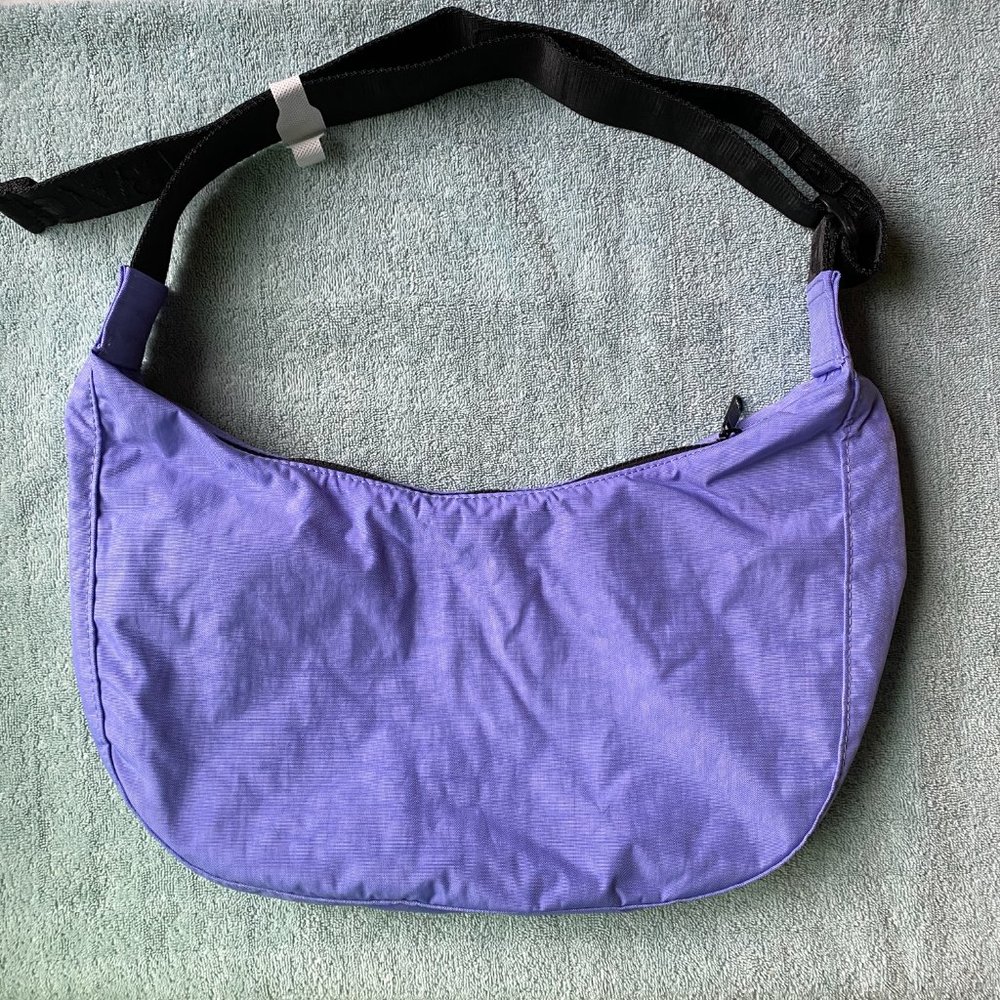 NWT Baggu Medium Crescent Bag -  Embroidered Hello Kitty & Apple (Bluebell) - Picture 4 of 9